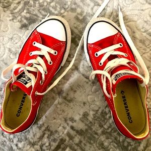 Converse (Youth Size 2.5) Used and in great condition!